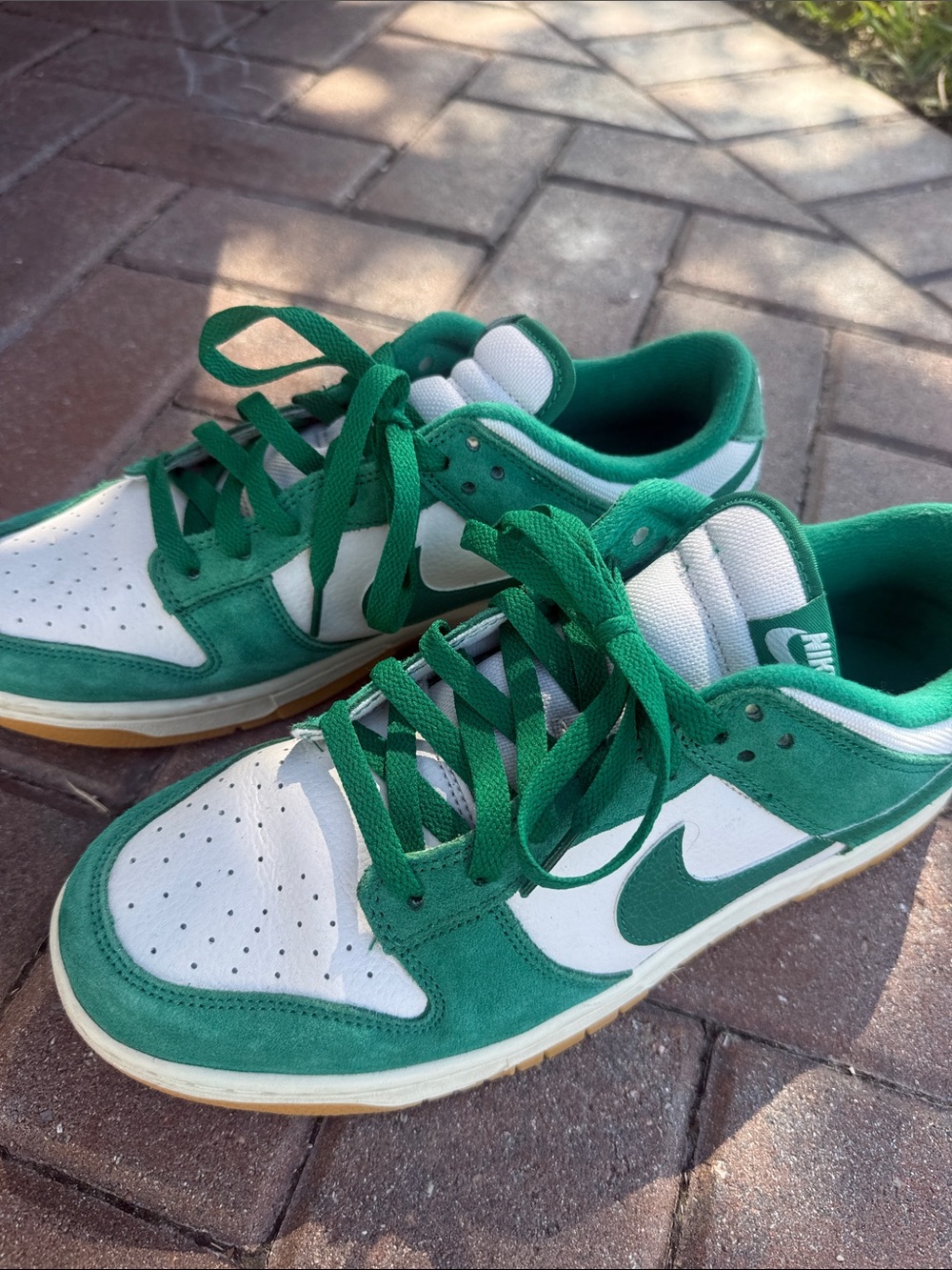Nike Kids Green and White Low-Top Sneakers with Gum Sole